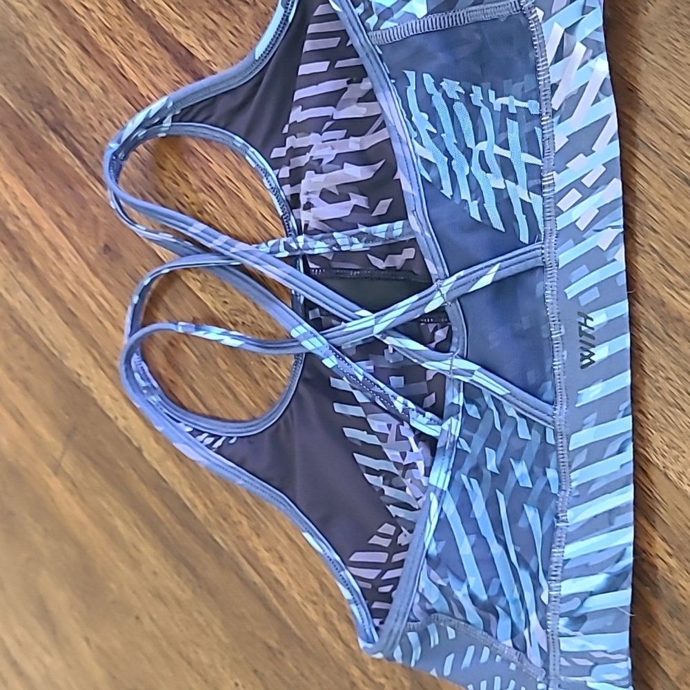 Peloton Zepheria Strappy Sports Bra - WITH Wear It To Heart Size Large - Picture 4 of 6